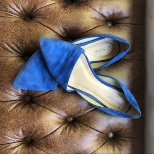 Walking in Memphis - Blue Suede Shoes